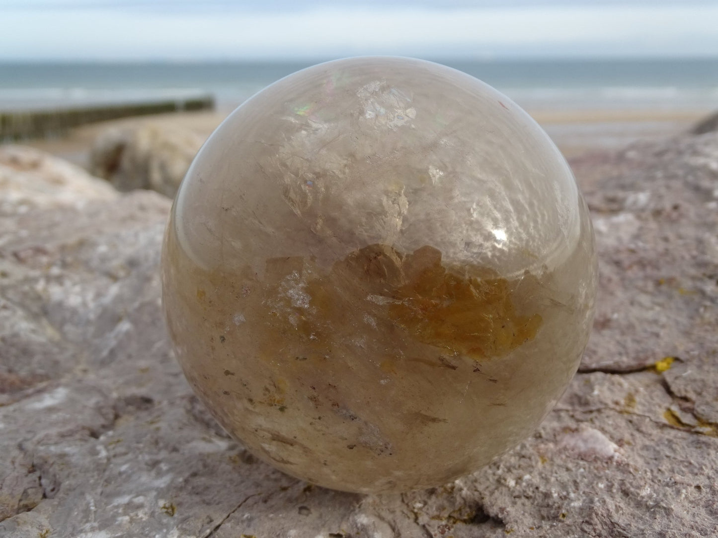 Quartz Fumé Sphère - Cristaux - Colibri Minéraux et Bien-être