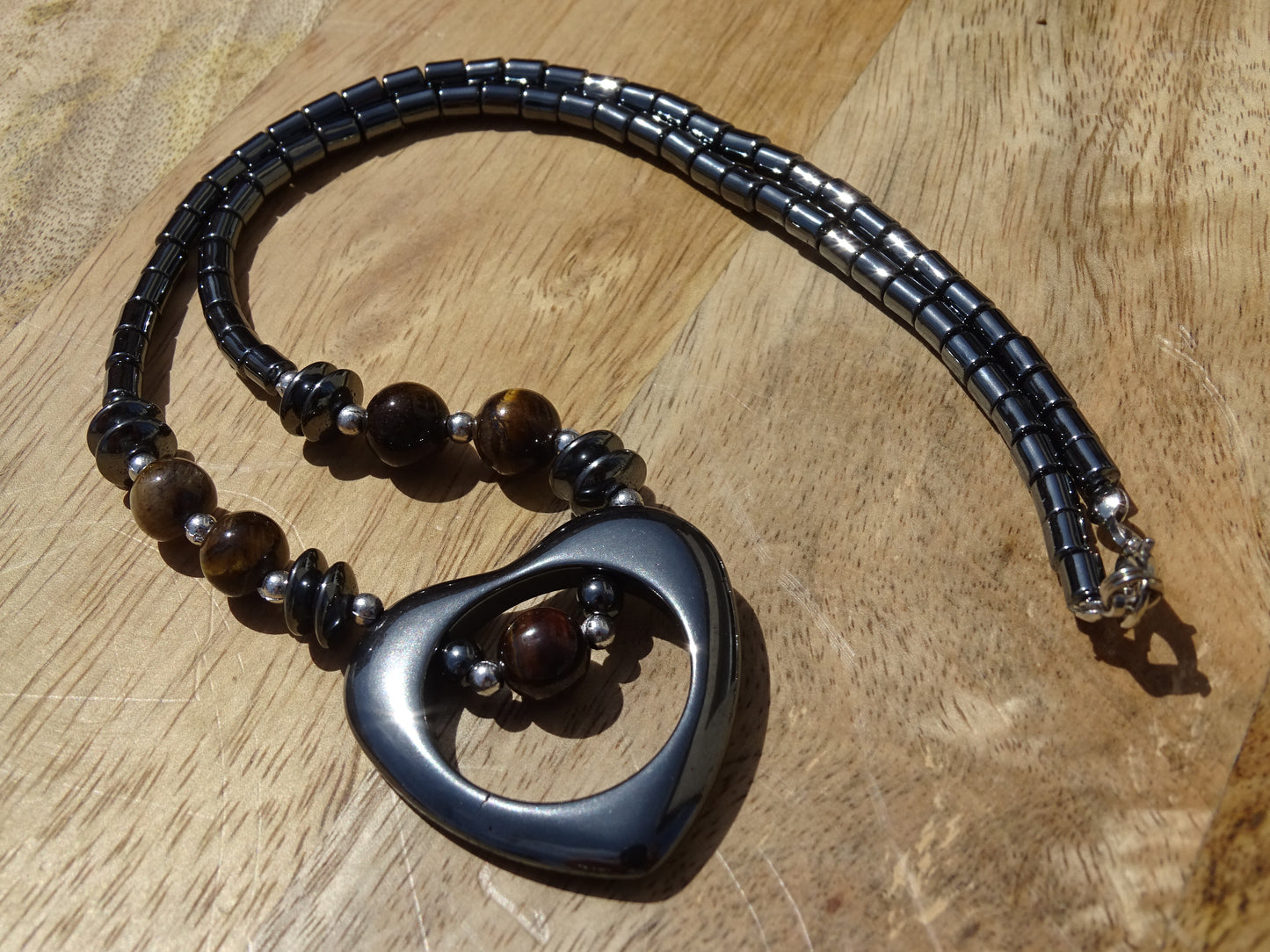 Collier Hématite et Oeil de Tigre Coeur