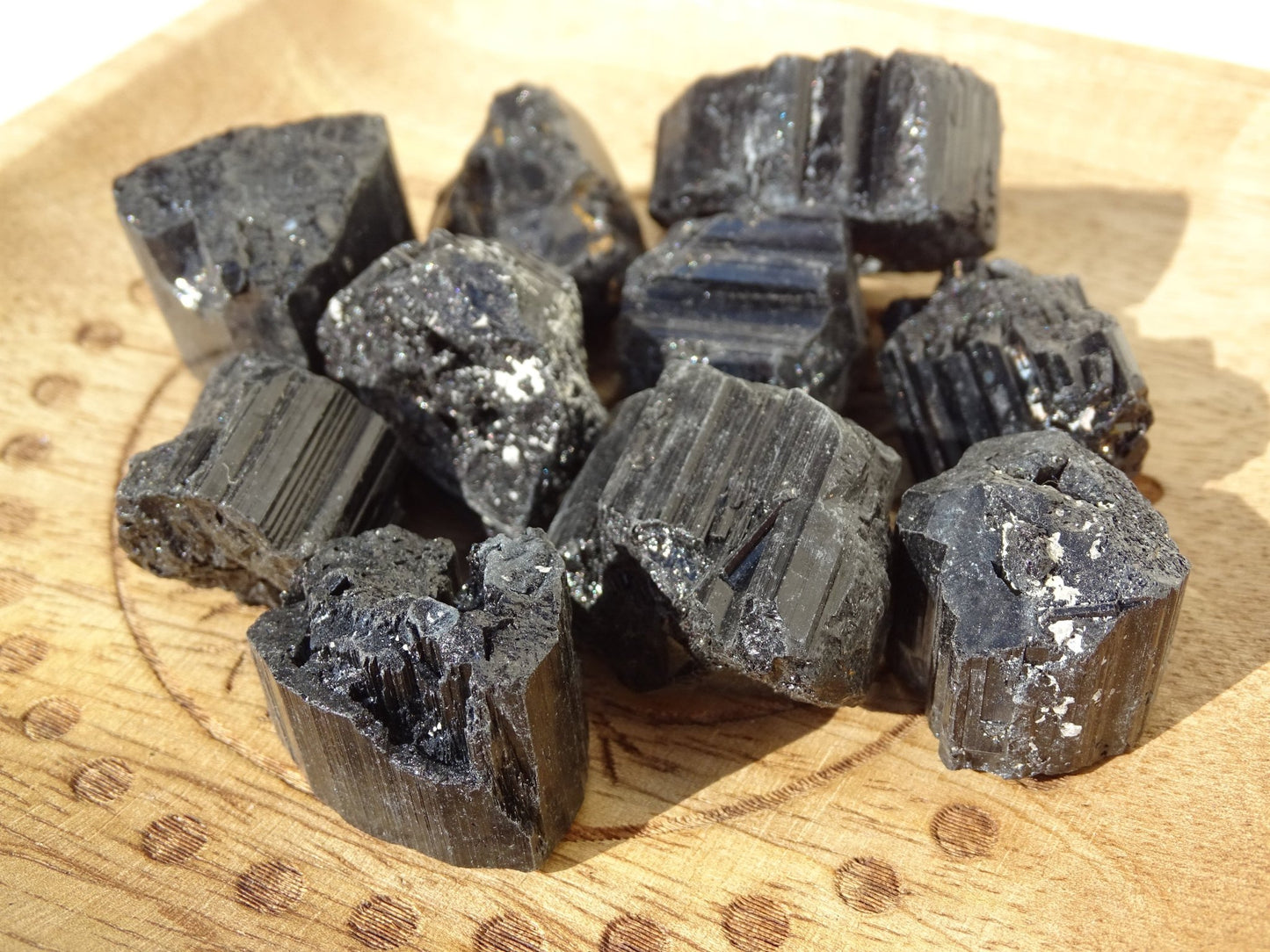 Tourmaline Noire (cristaux) - Pierres - Colibri Minéraux et Bien-être