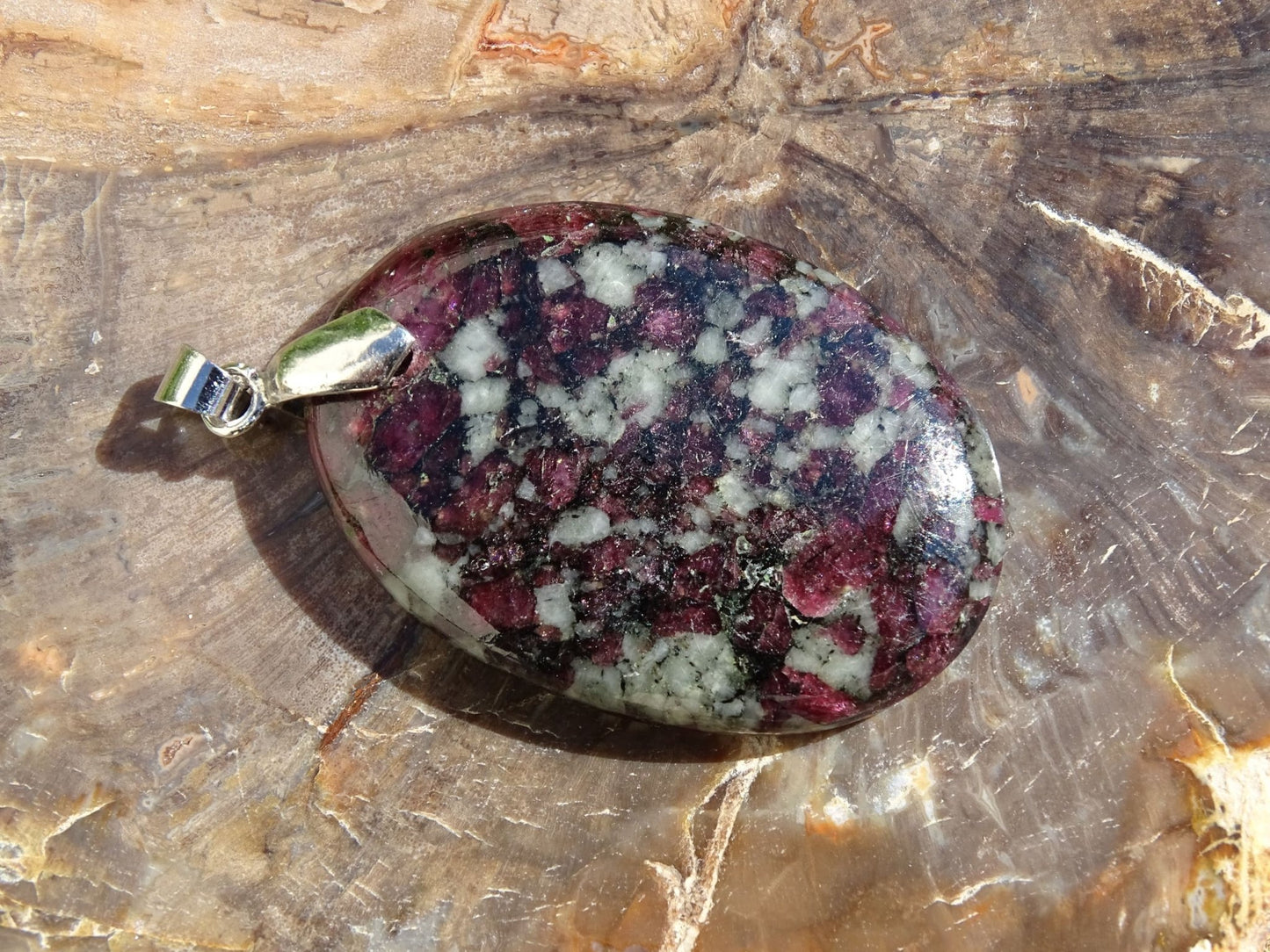 Pendentif Eudialyte - Pendentifs - Colibri Minéraux et Bien-être