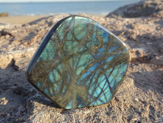 Labradorite Forme Libre - Pierres - Colibri Minéraux et Bien-être