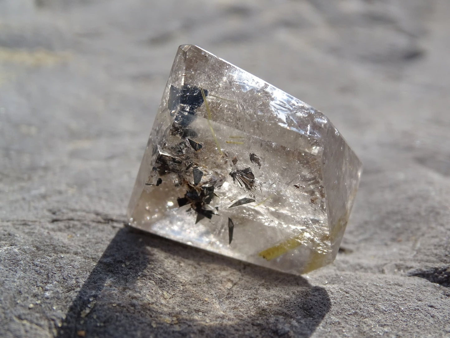 Quartz Rutile Forme Libre - Cristaux - Colibri Minéraux et Bien-être