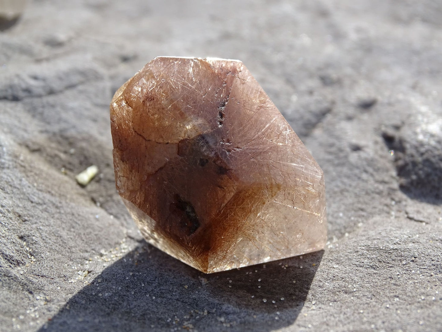 Quartz Rutile Rouge Forme Libre - Cristaux - Colibri Minéraux et Bien-être