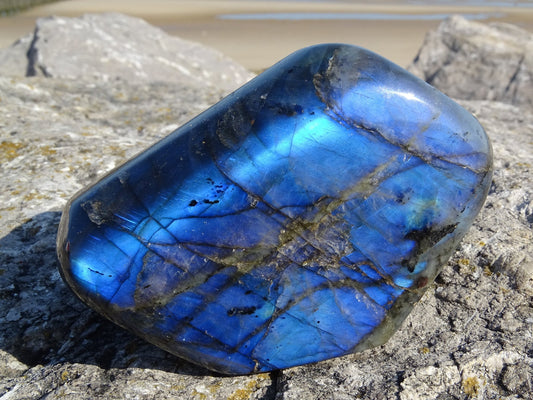 Labradorite Forme Libre - Pierres - Colibri Minéraux et Bien-être