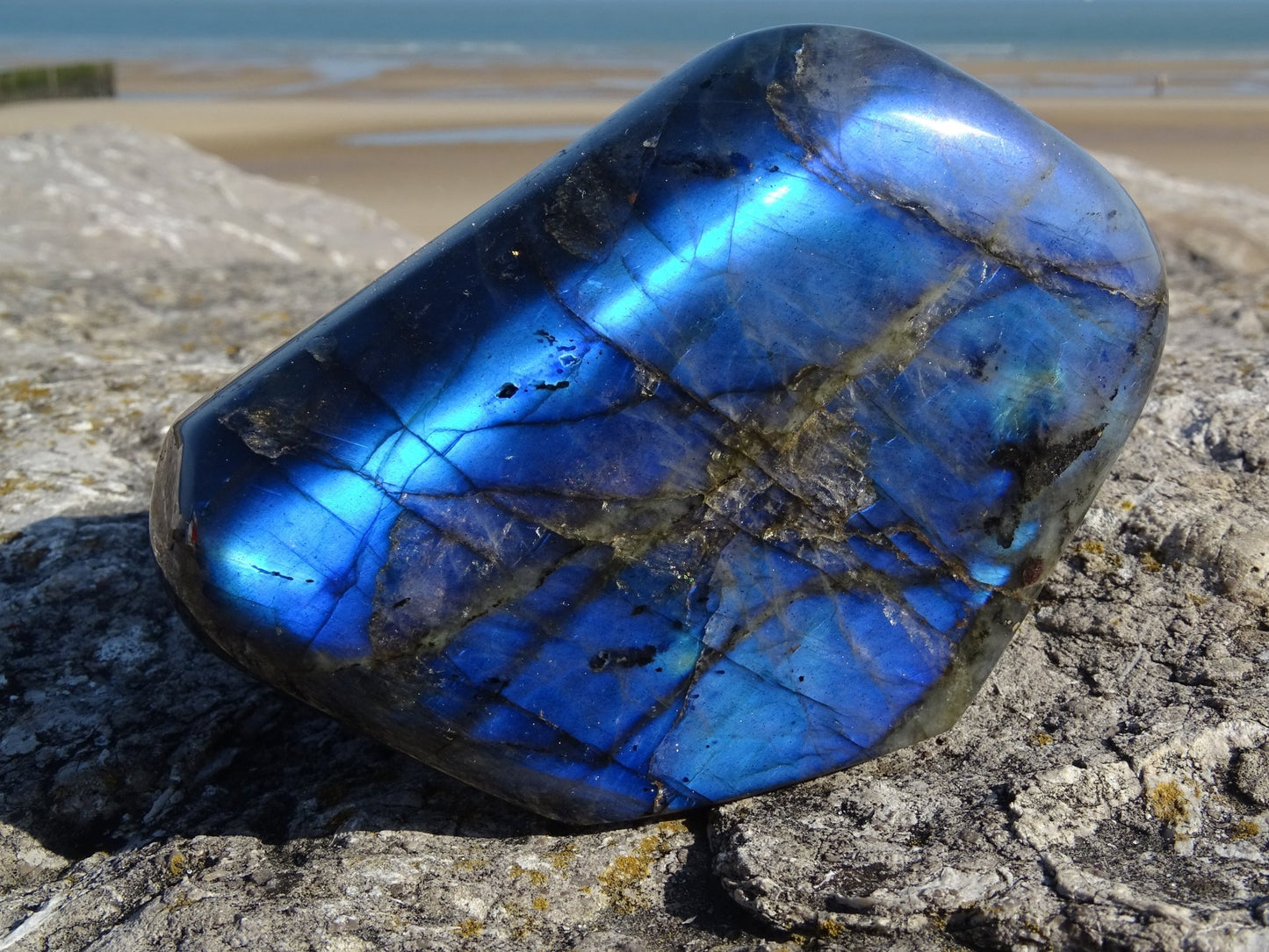 Labradorite Forme Libre - Pierres - Colibri Minéraux et Bien-être