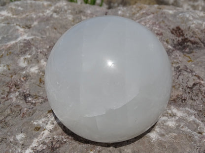Calcite Blanche Sphère - Pierres - Colibri Minéraux et Bien-être