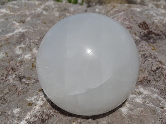 Calcite Blanche Sphère - Pierres - Colibri Minéraux et Bien-être