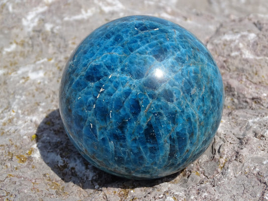 Apatite Bleue Sphère - Pierres - Colibri Minéraux et Bien-être