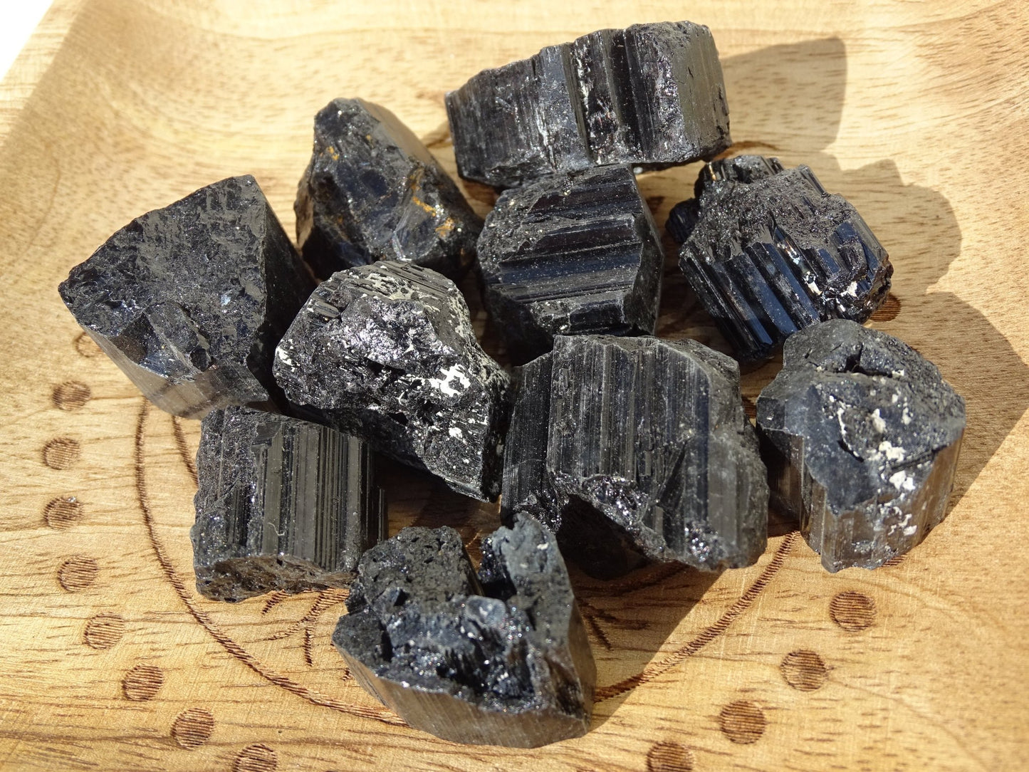 Tourmaline Noire (cristaux) - Pierres - Colibri Minéraux et Bien-être