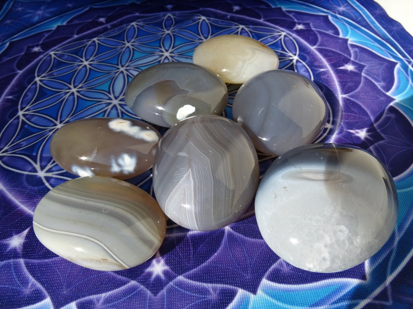 Agate Forme Galet - Pierres - Colibri Minéraux et Bien-être