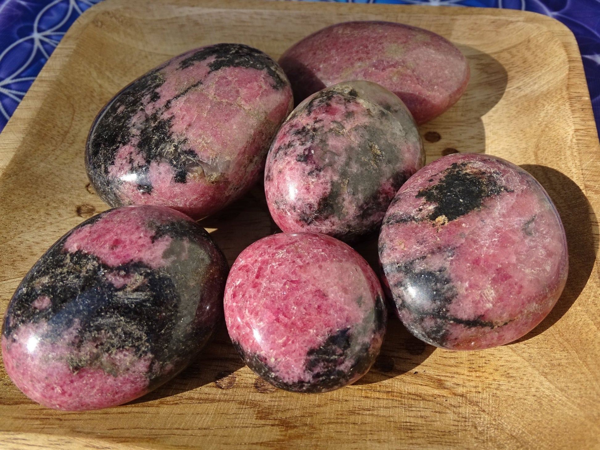 Rhodonite Galet - Pierres - Colibri Minéraux et Bien-être