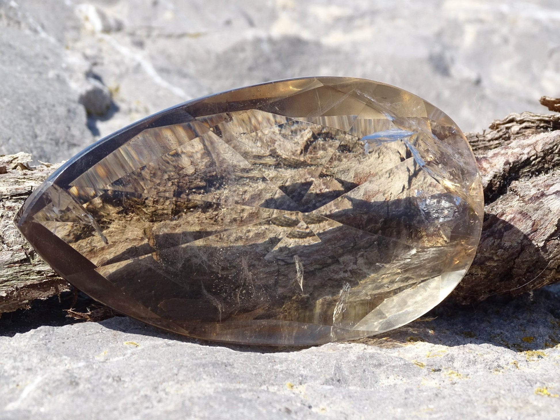 Quartz Fumé Facetté - Cristaux - Colibri Minéraux et Bien-être