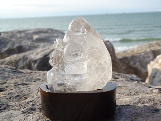 Sculpture Bouddha Quartz Cristal de Roche - Cristaux - Colibri Minéraux et Bien-être