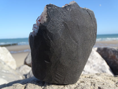 Apophyllite Rouge sur Calcédoine