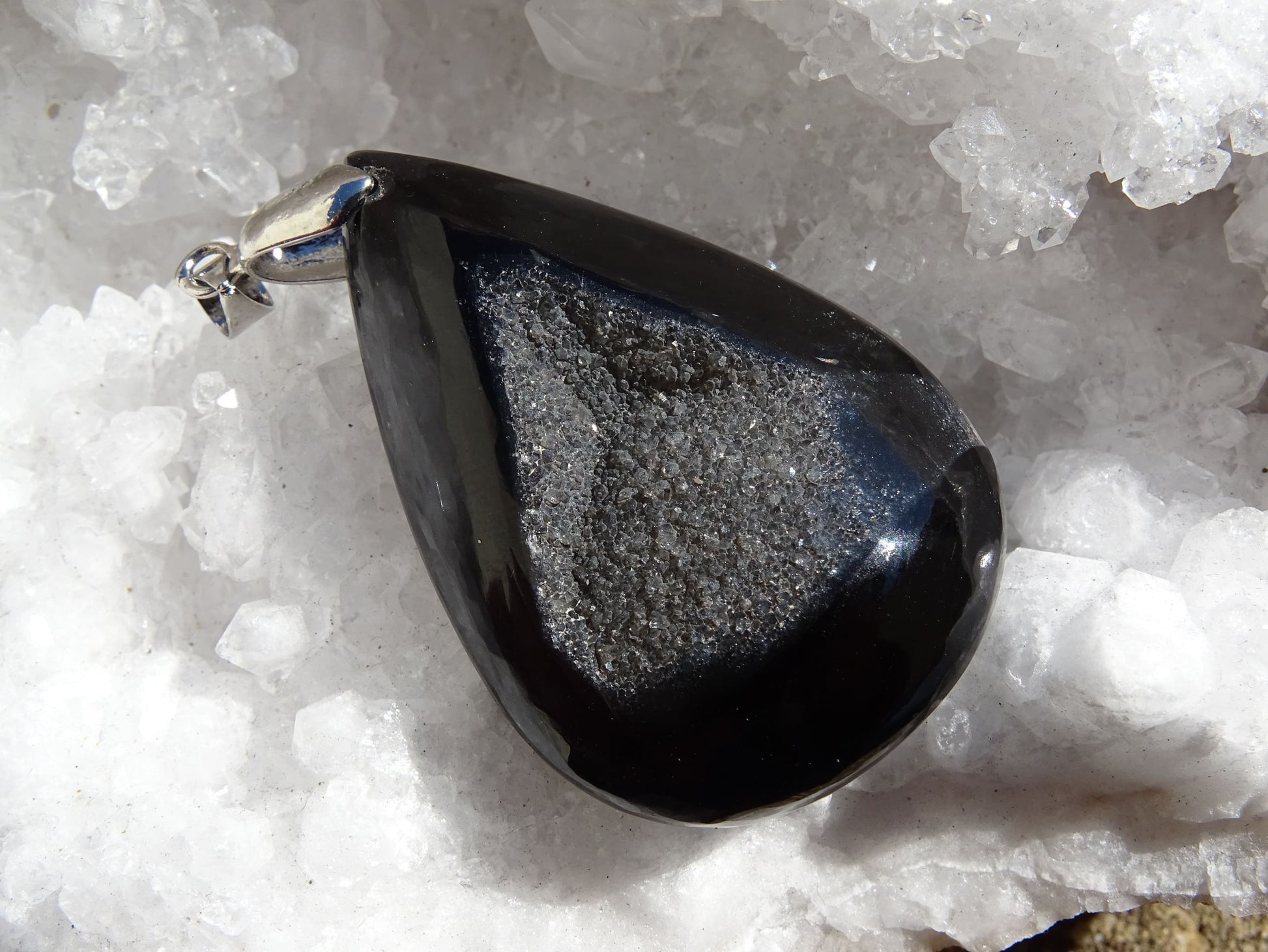 Pendentif Agate Noire - Pendentifs - Colibri Minéraux et Bien-être
