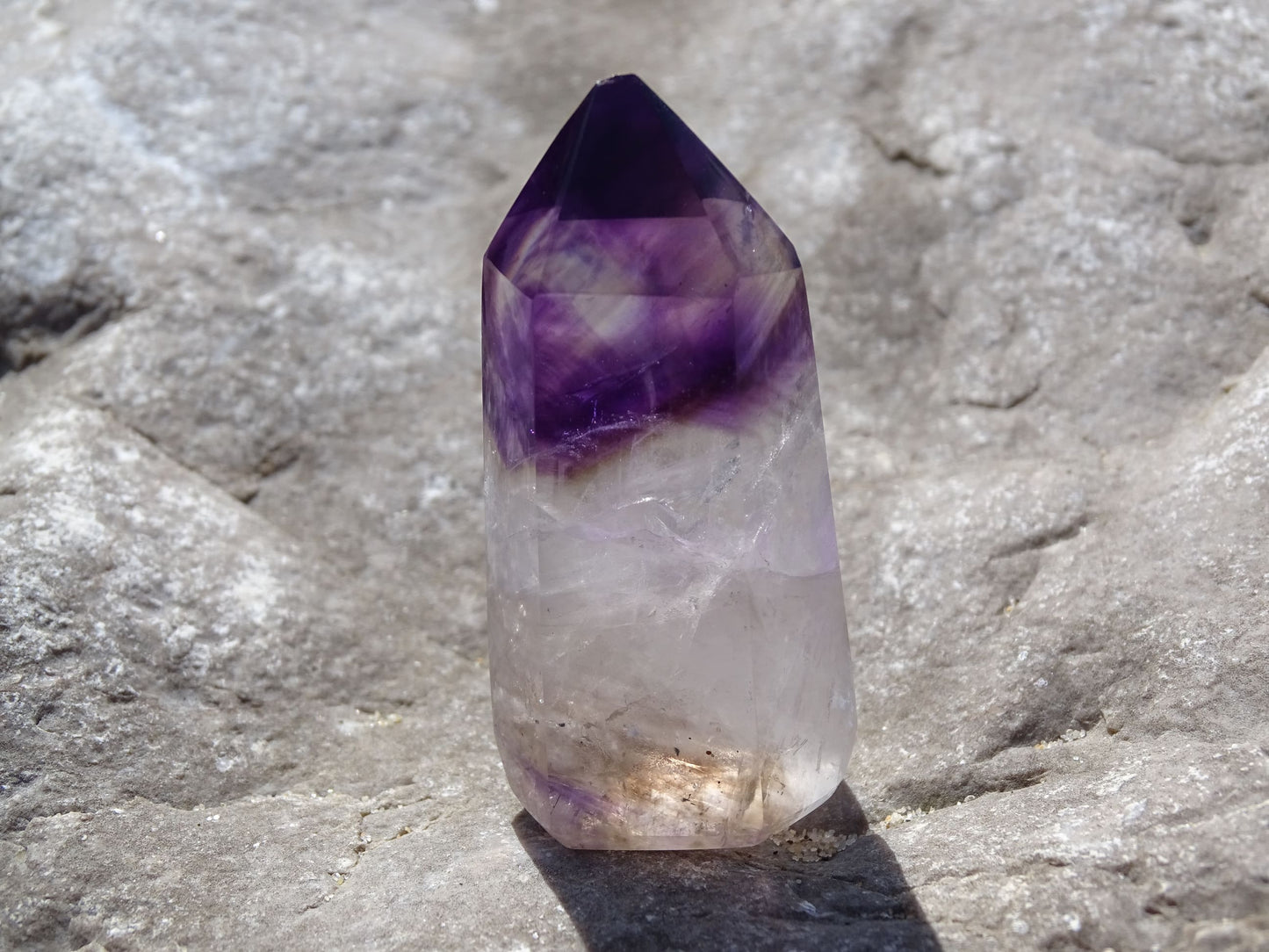 Améthyste et Quartz Bicolore - Cristaux - Colibri Minéraux et Bien-être