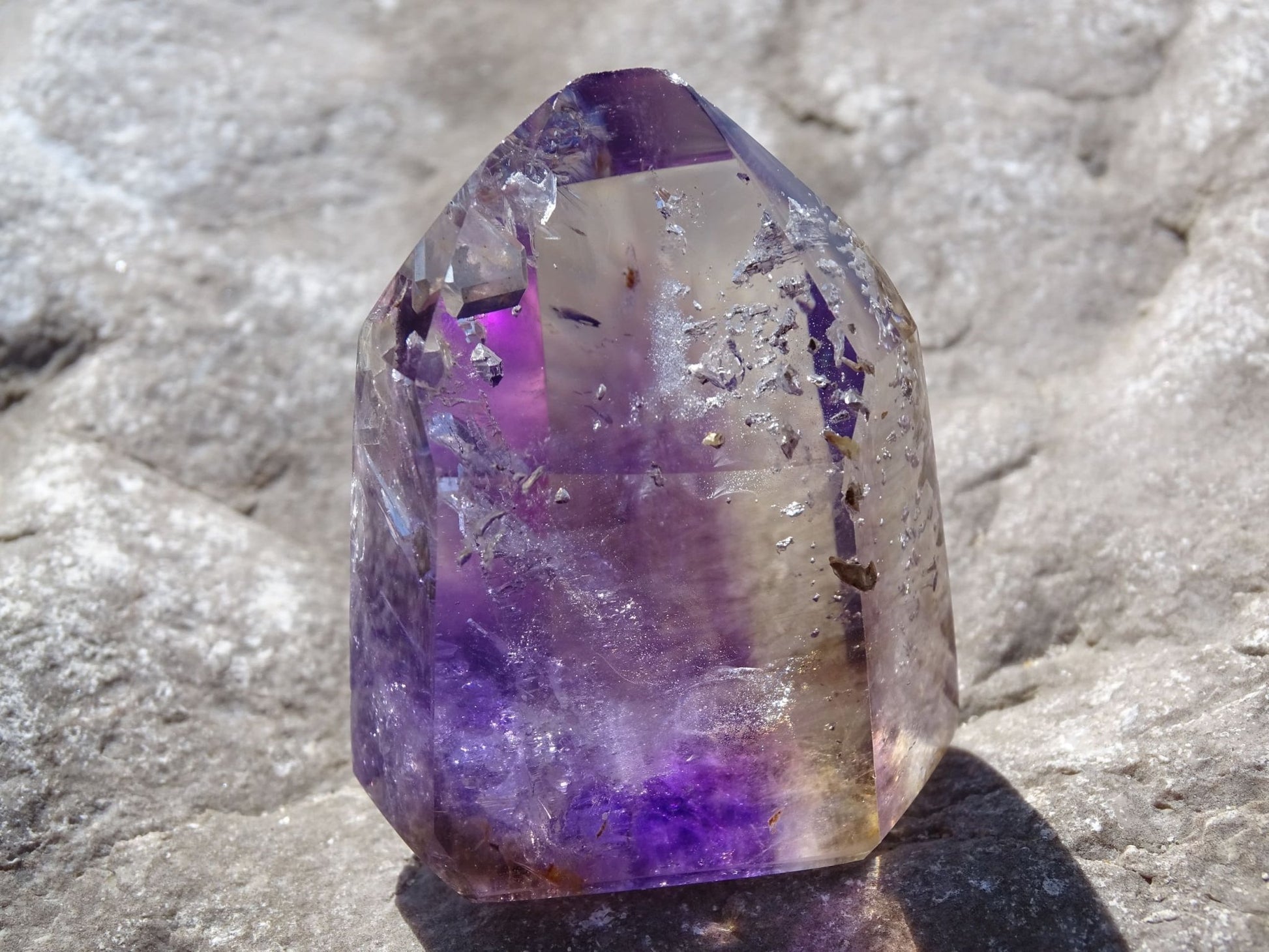 Améthyste et Quartz Bicolore - Cristaux - Colibri Minéraux et Bien-être
