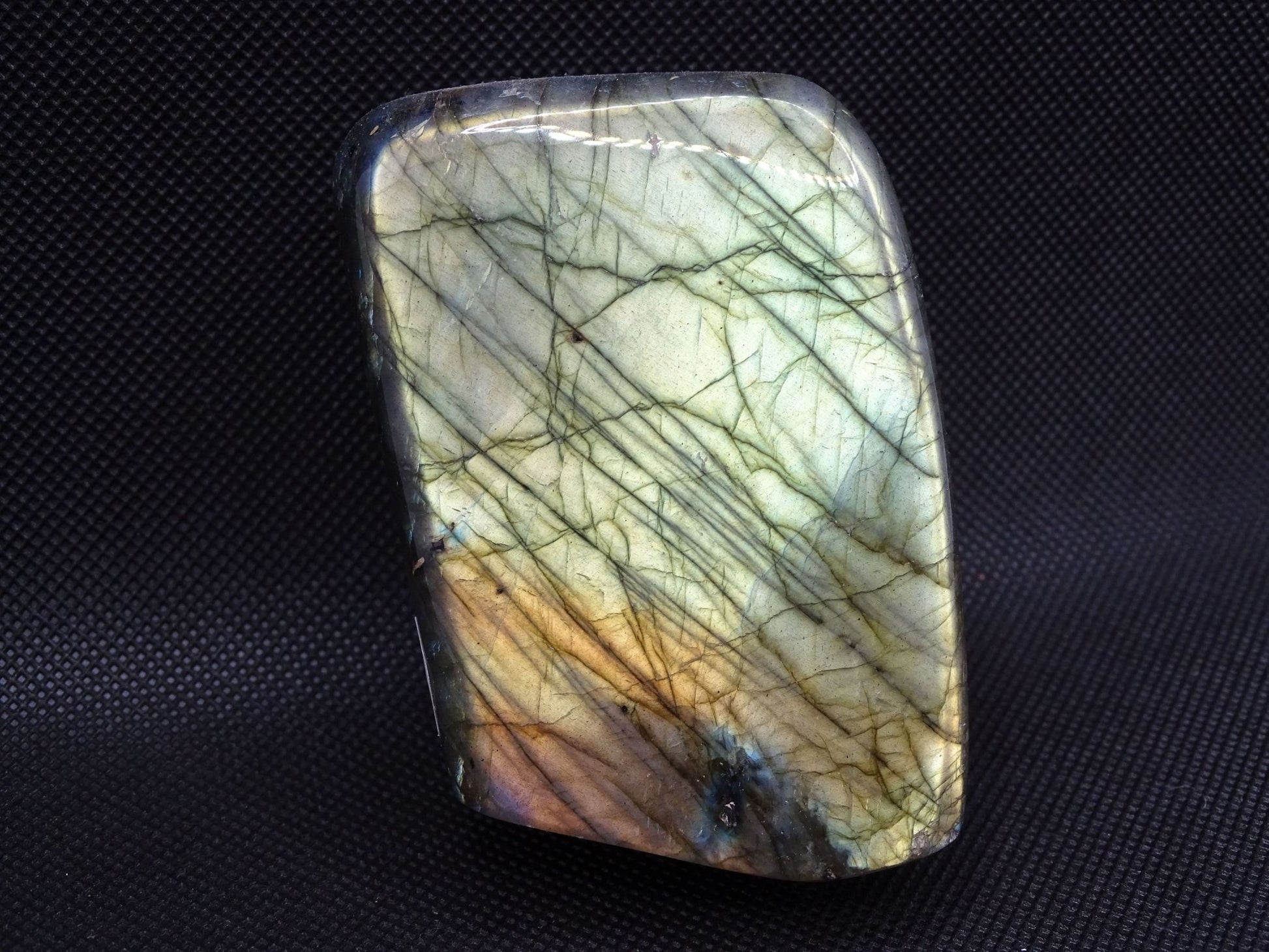 Labradorite Forme Libre - Pierres - Colibri Minéraux et Bien-être