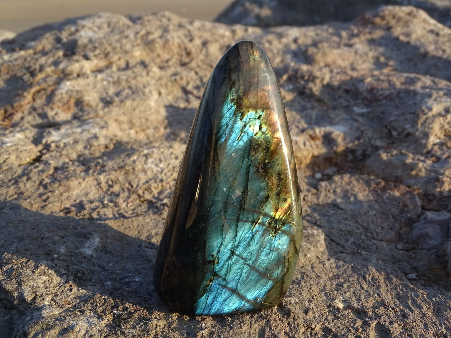 Labradorite Forme Libre - Pierres - Colibri Minéraux et Bien-être