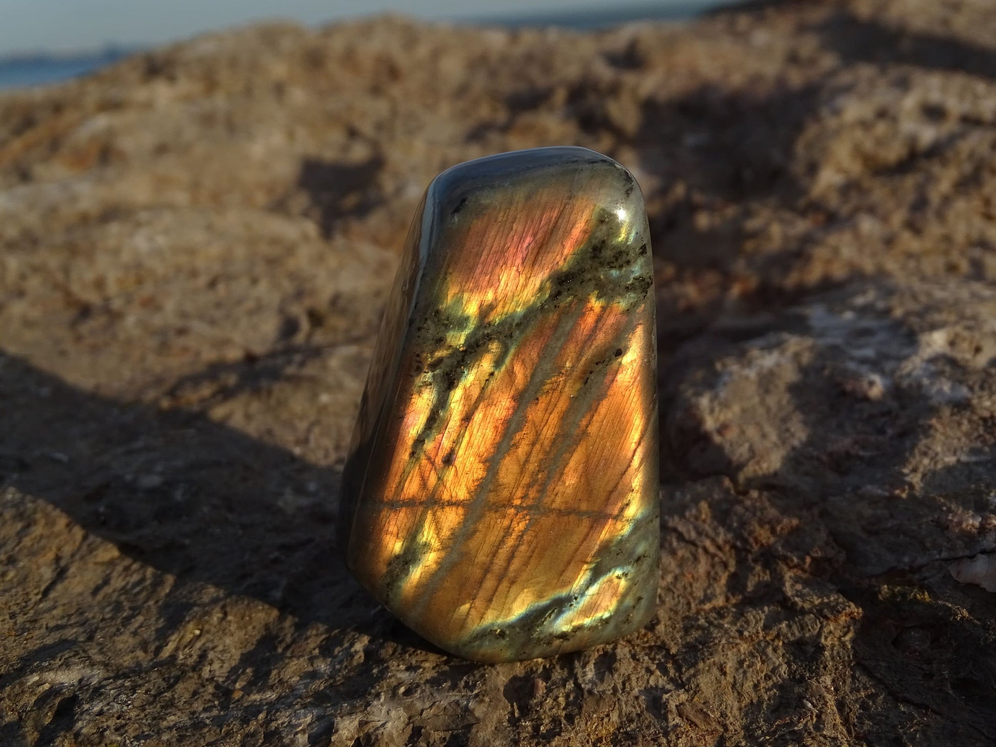 Labradorite Forme Libre - Pierres - Colibri Minéraux et Bien-être