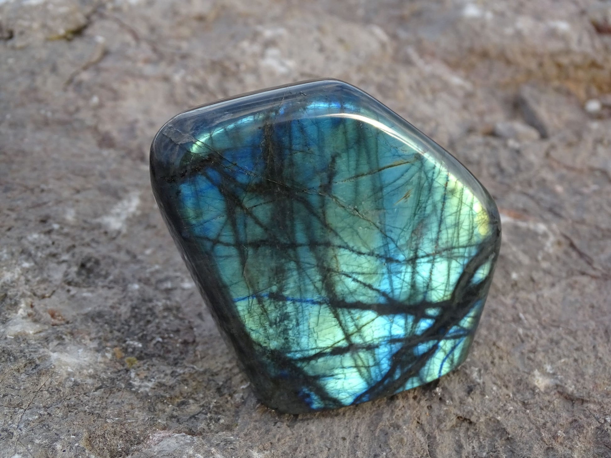 Labradorite Forme Libre - Pierres - Colibri Minéraux et Bien-être