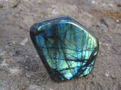 Labradorite Forme Libre - Pierres - Colibri Minéraux et Bien-être