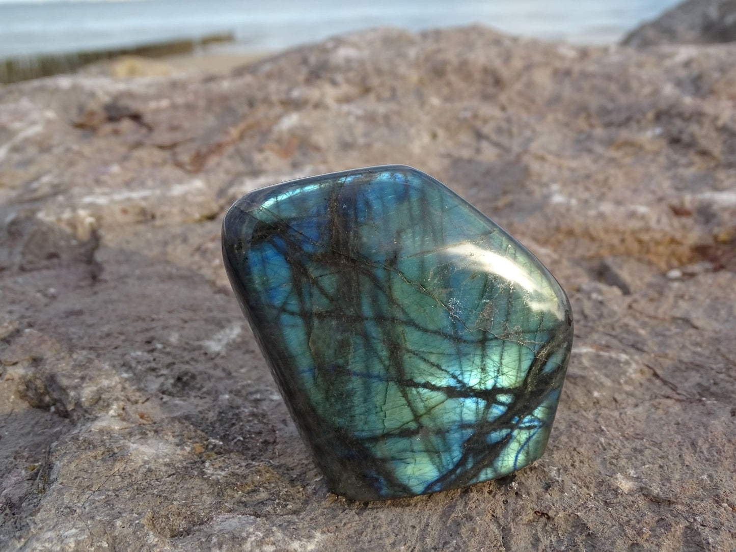Labradorite Forme Libre - Pierres - Colibri Minéraux et Bien-être