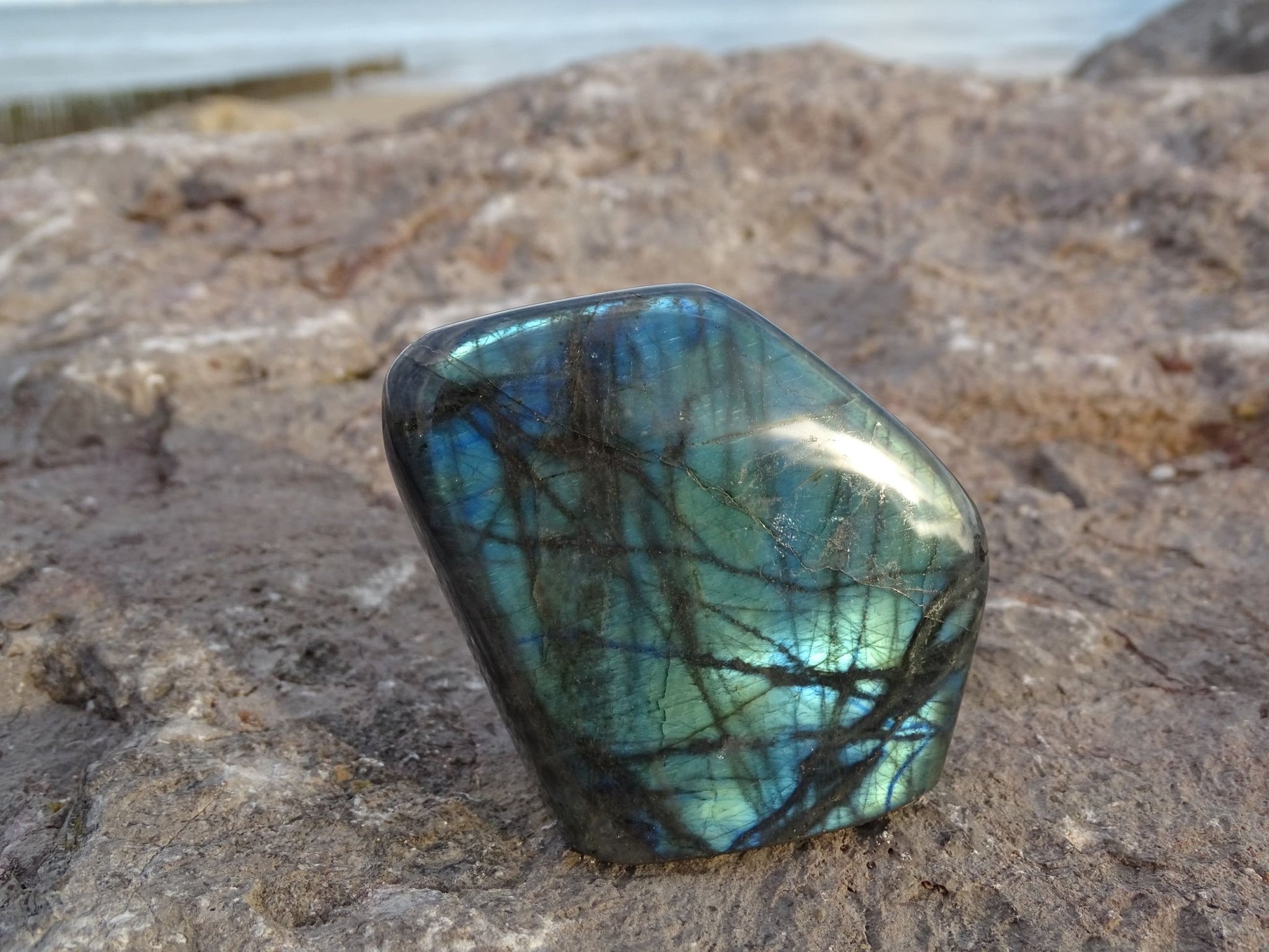 Labradorite Forme Libre - Pierres - Colibri Minéraux et Bien-être