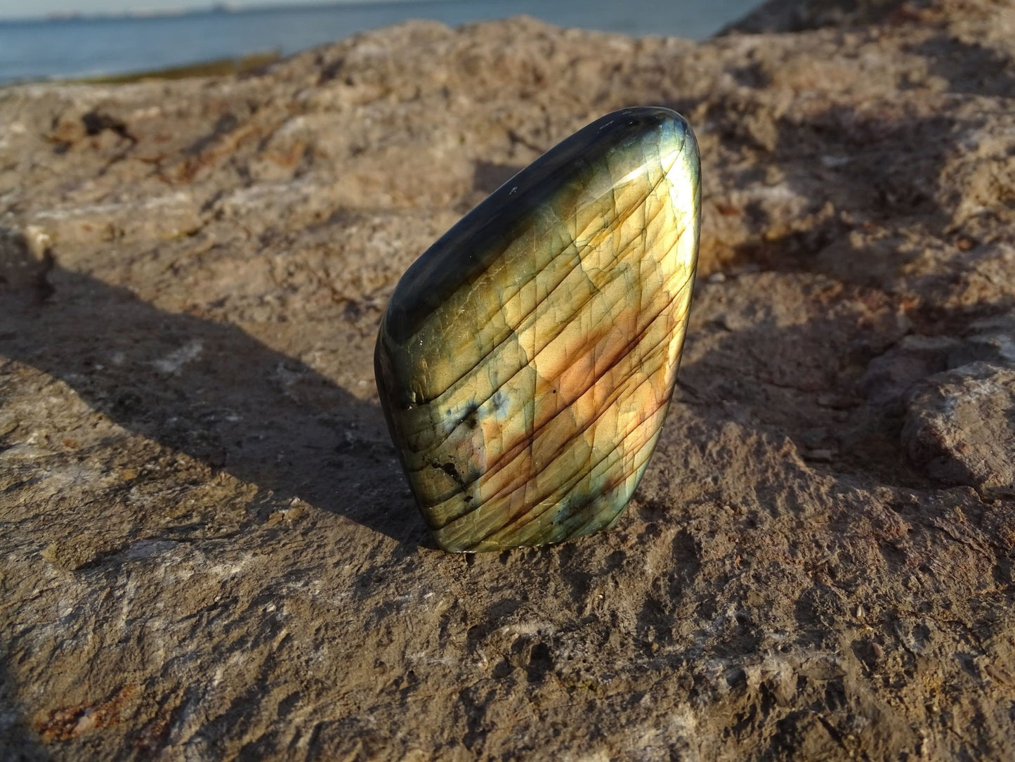 Labradorite Forme Libre - Pierres - Colibri Minéraux et Bien-être