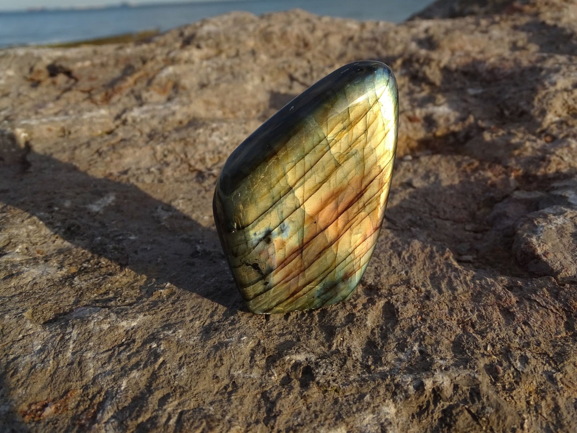 Labradorite Forme Libre - Pierres - Colibri Minéraux et Bien-être