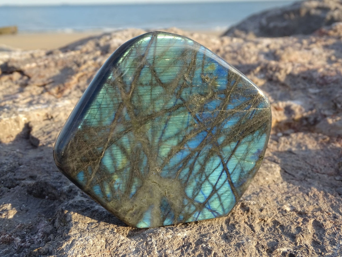 Labradorite Forme Libre - Pierres - Colibri Minéraux et Bien-être