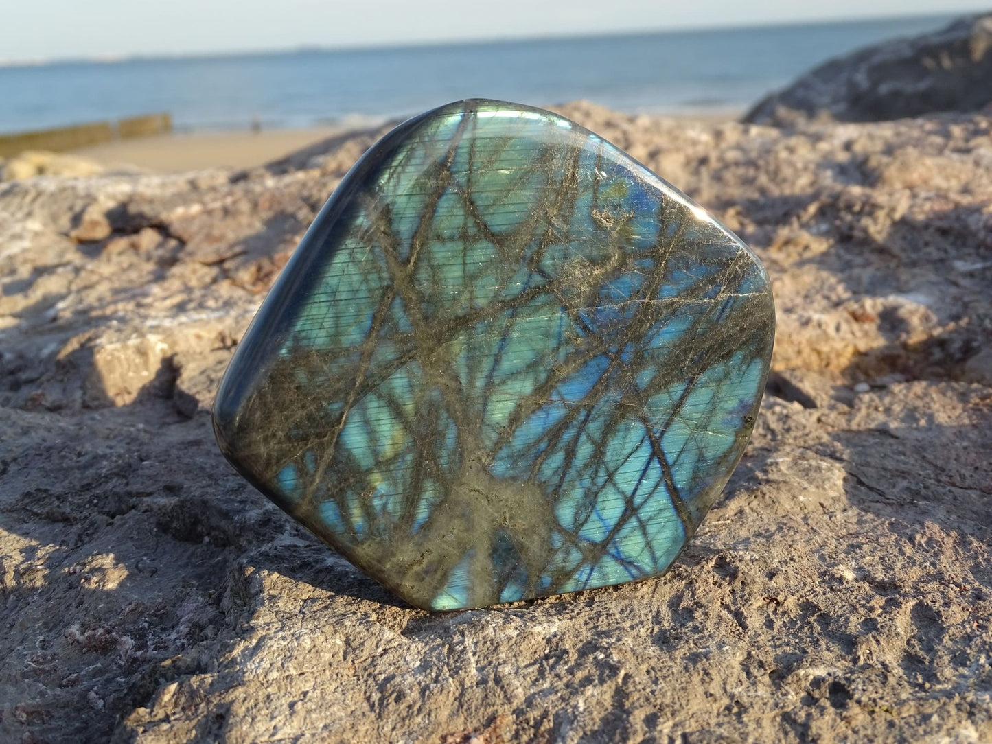 Labradorite Forme Libre - Pierres - Colibri Minéraux et Bien-être