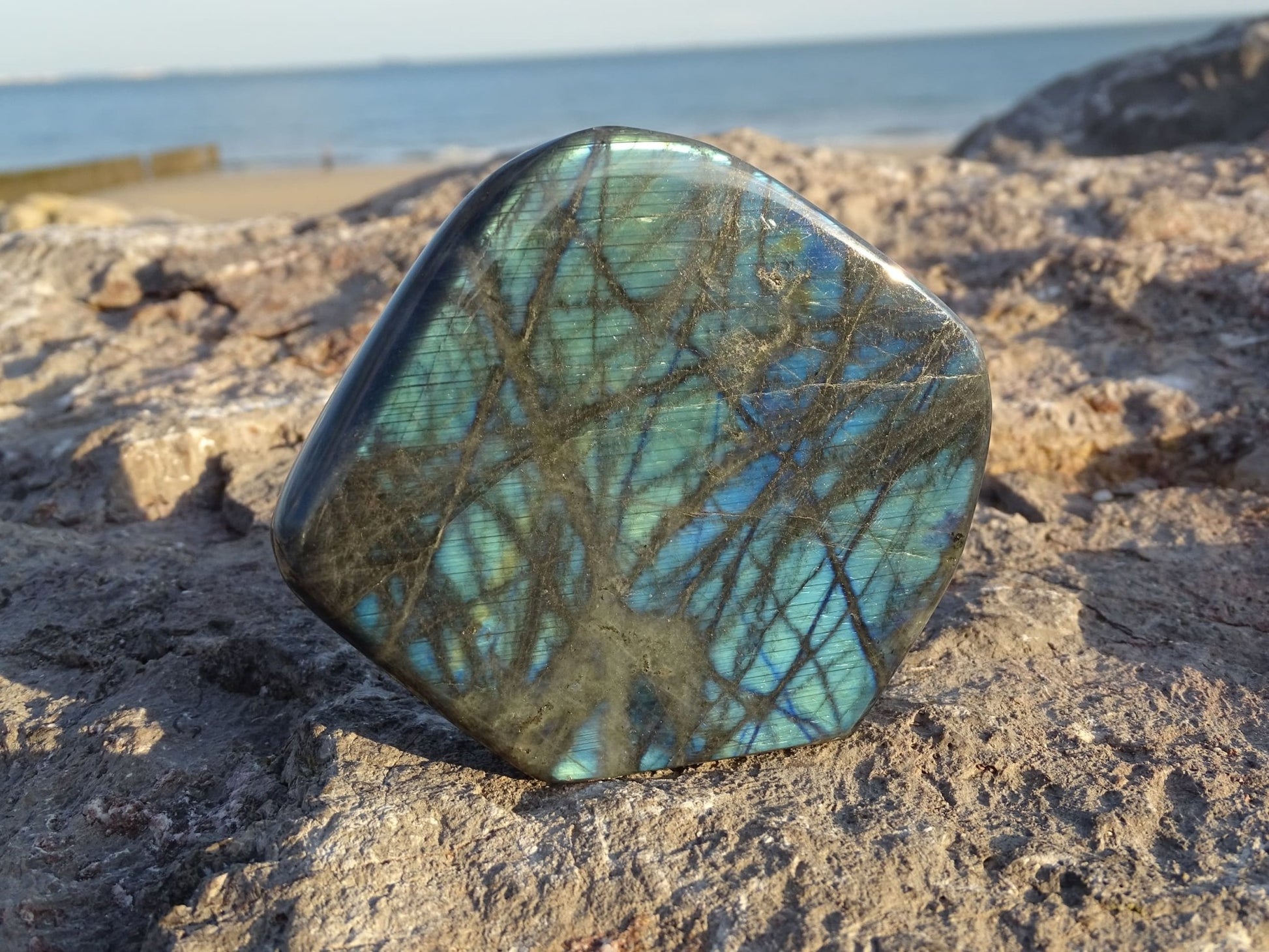 Labradorite Forme Libre - Pierres - Colibri Minéraux et Bien-être