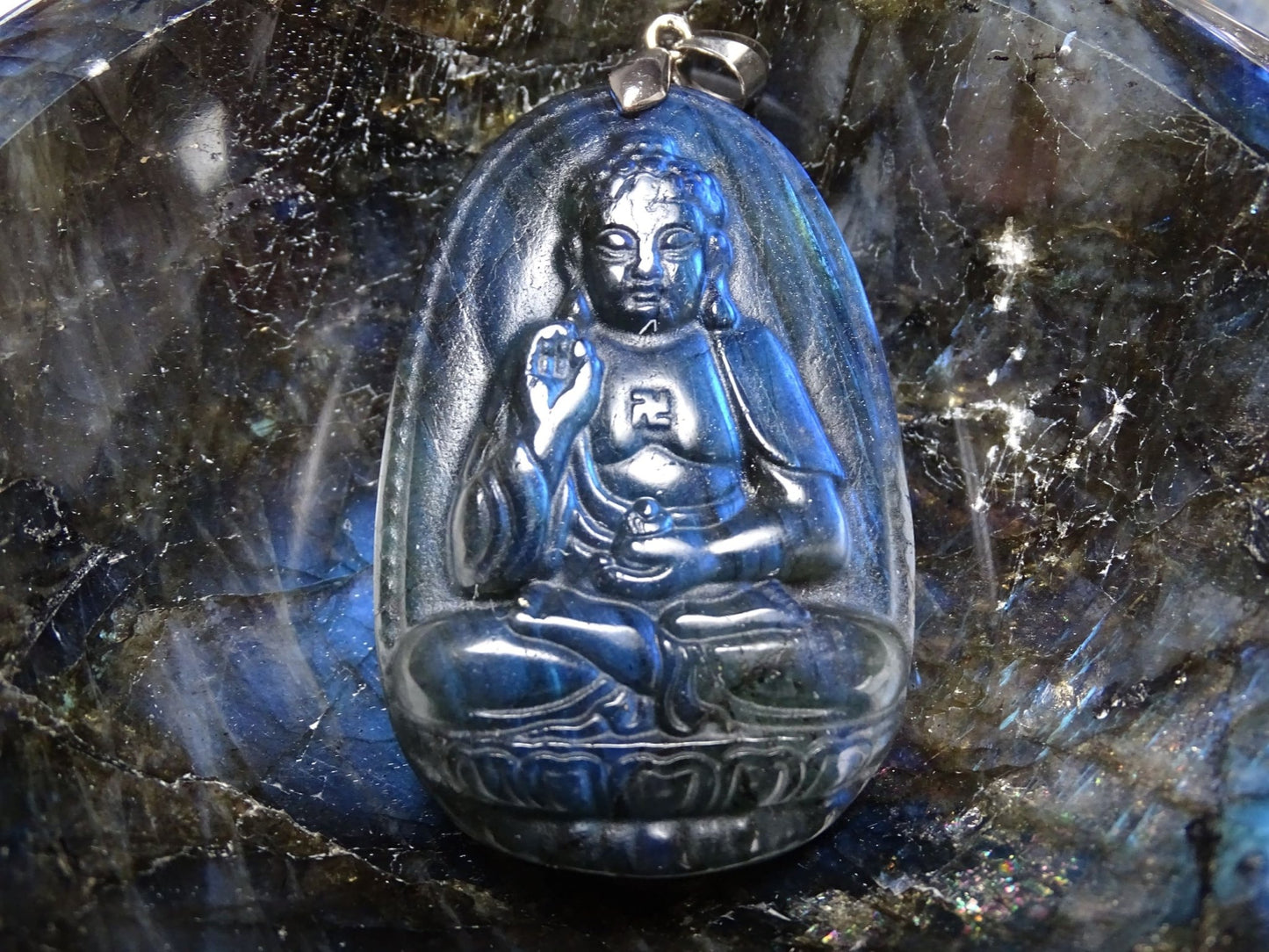 Pendentif Labradorite Bouddha - Pendentifs - Colibri Minéraux et Bien-être