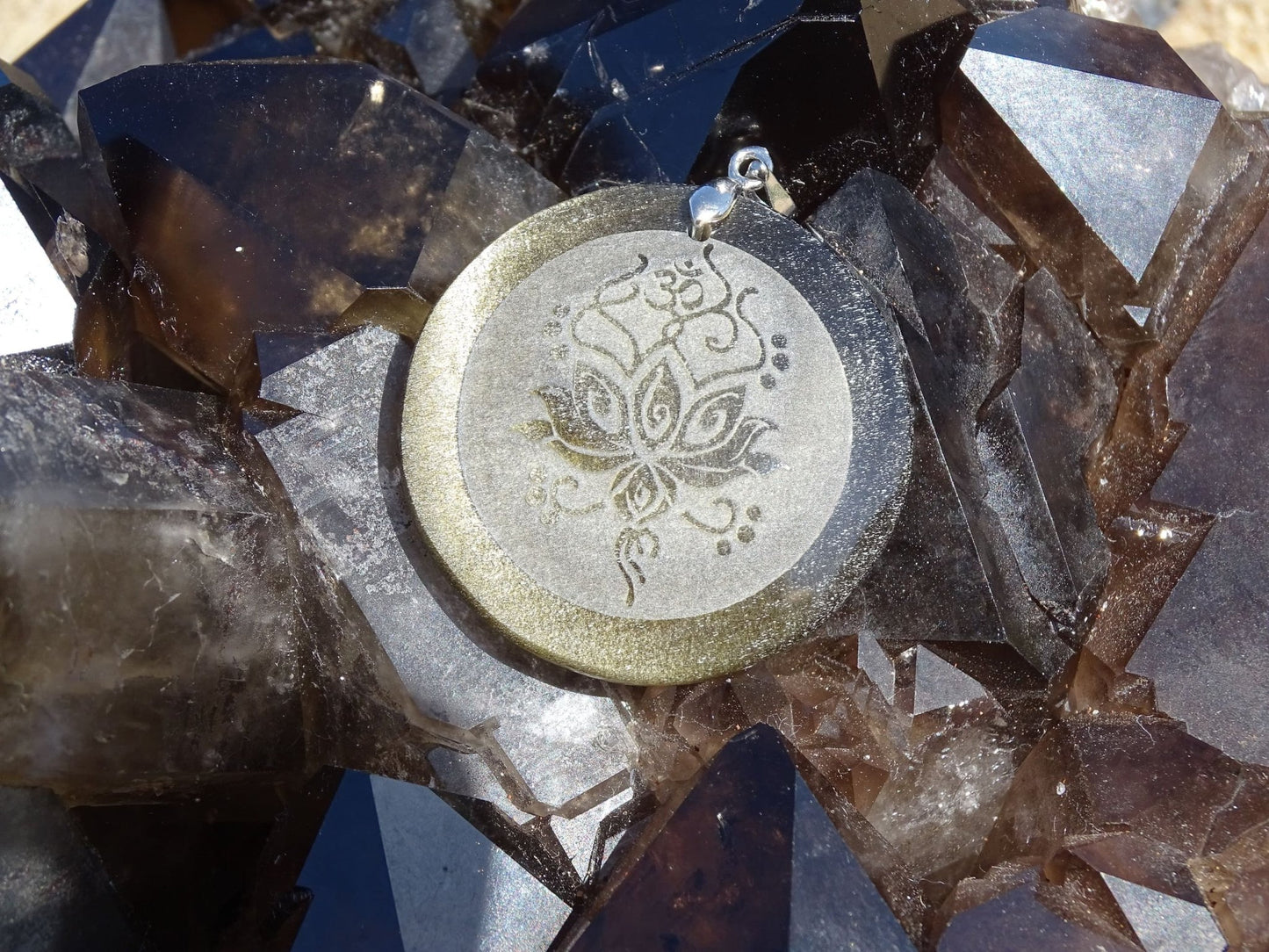 Pendentif Obsidienne Dorée Lotus - Pendentifs - Colibri Minéraux et Bien-être