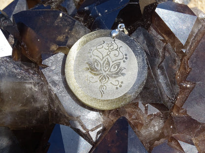 Pendentif Obsidienne Dorée Lotus - Pendentifs - Colibri Minéraux et Bien-être