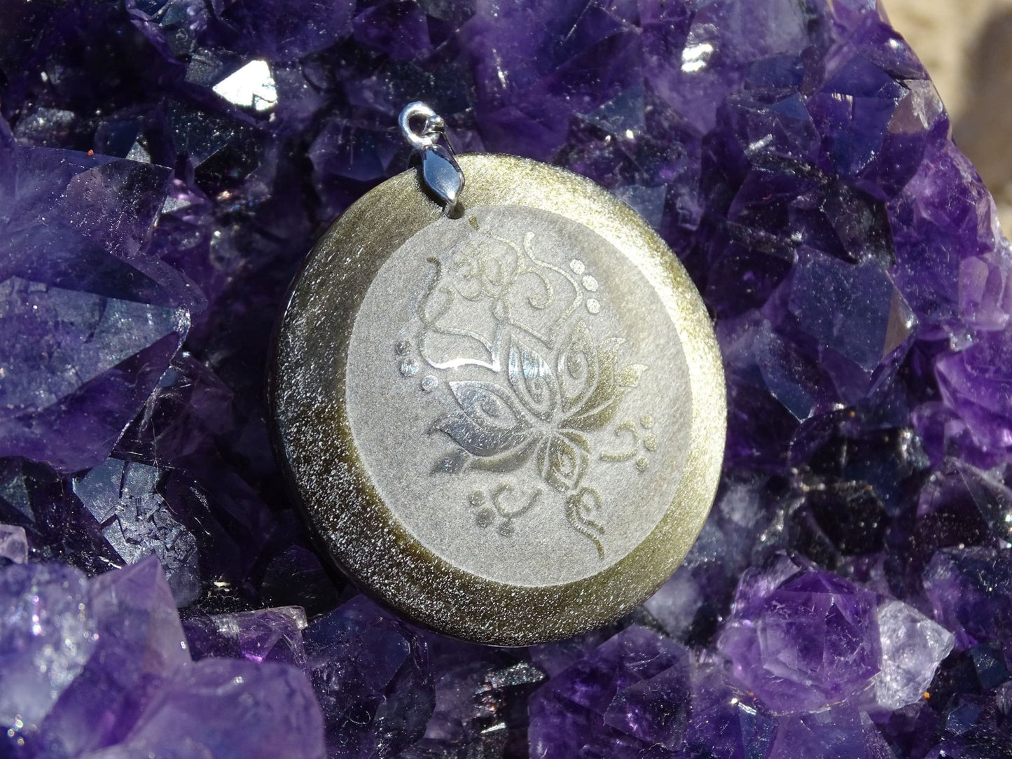 Pendentif Obsidienne Dorée Lotus - Pendentifs - Colibri Minéraux et Bien-être