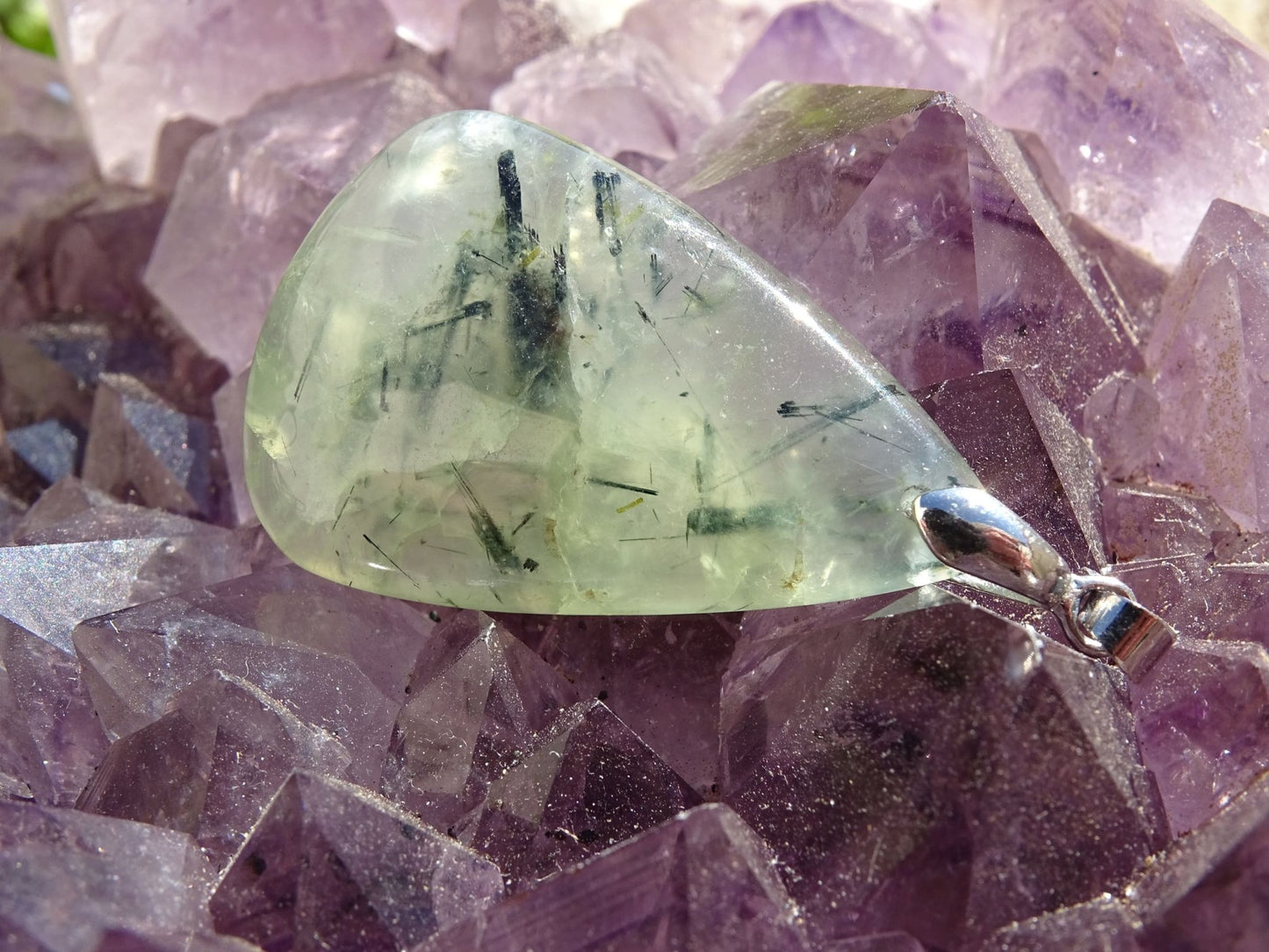 Pendentif Prehnite - Pendentifs - Colibri Minéraux et Bien-être