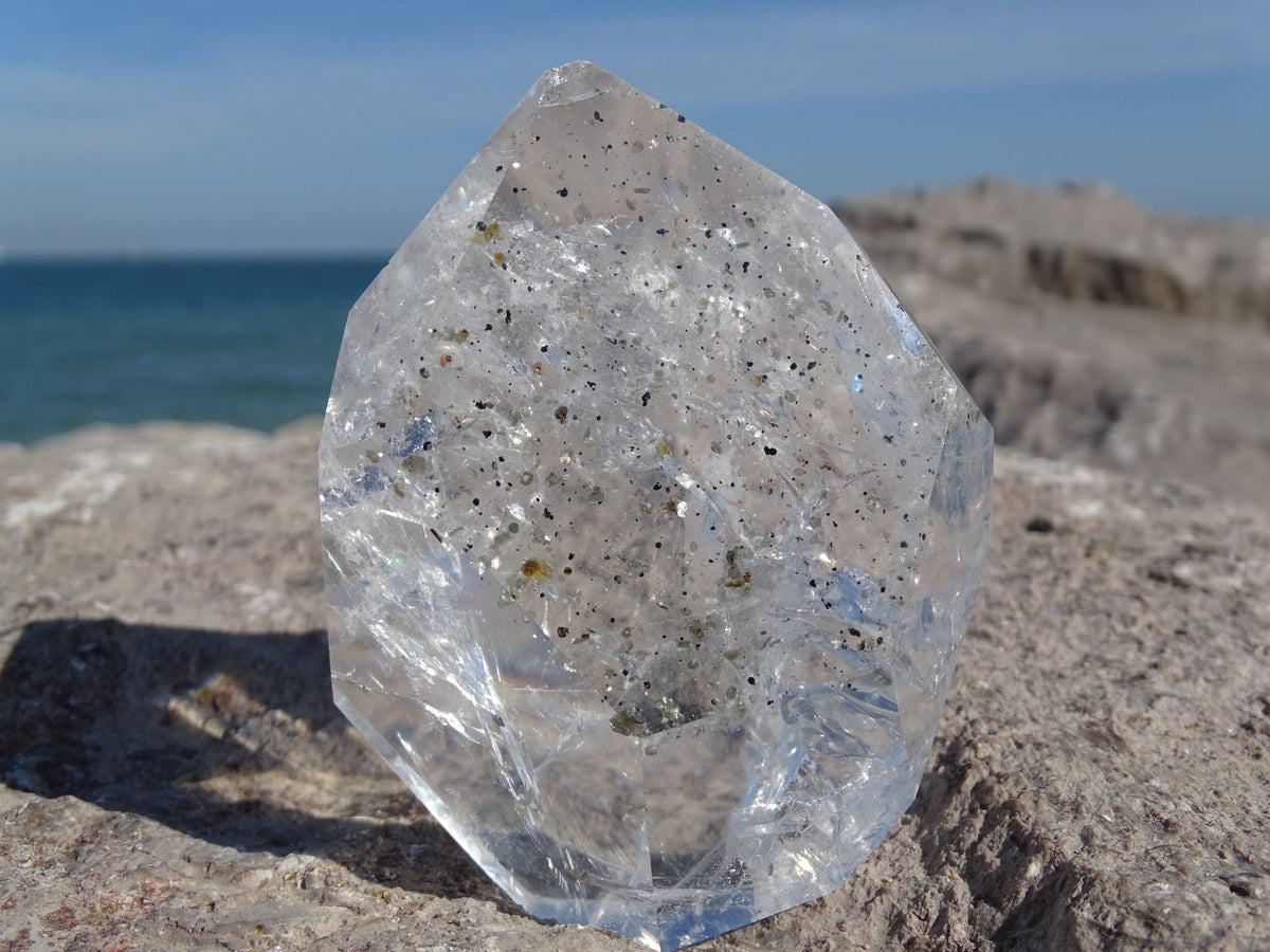Quartz Cristal de Roche paillettes d'hématite - Cristaux - Colibri Minéraux et Bien-être
