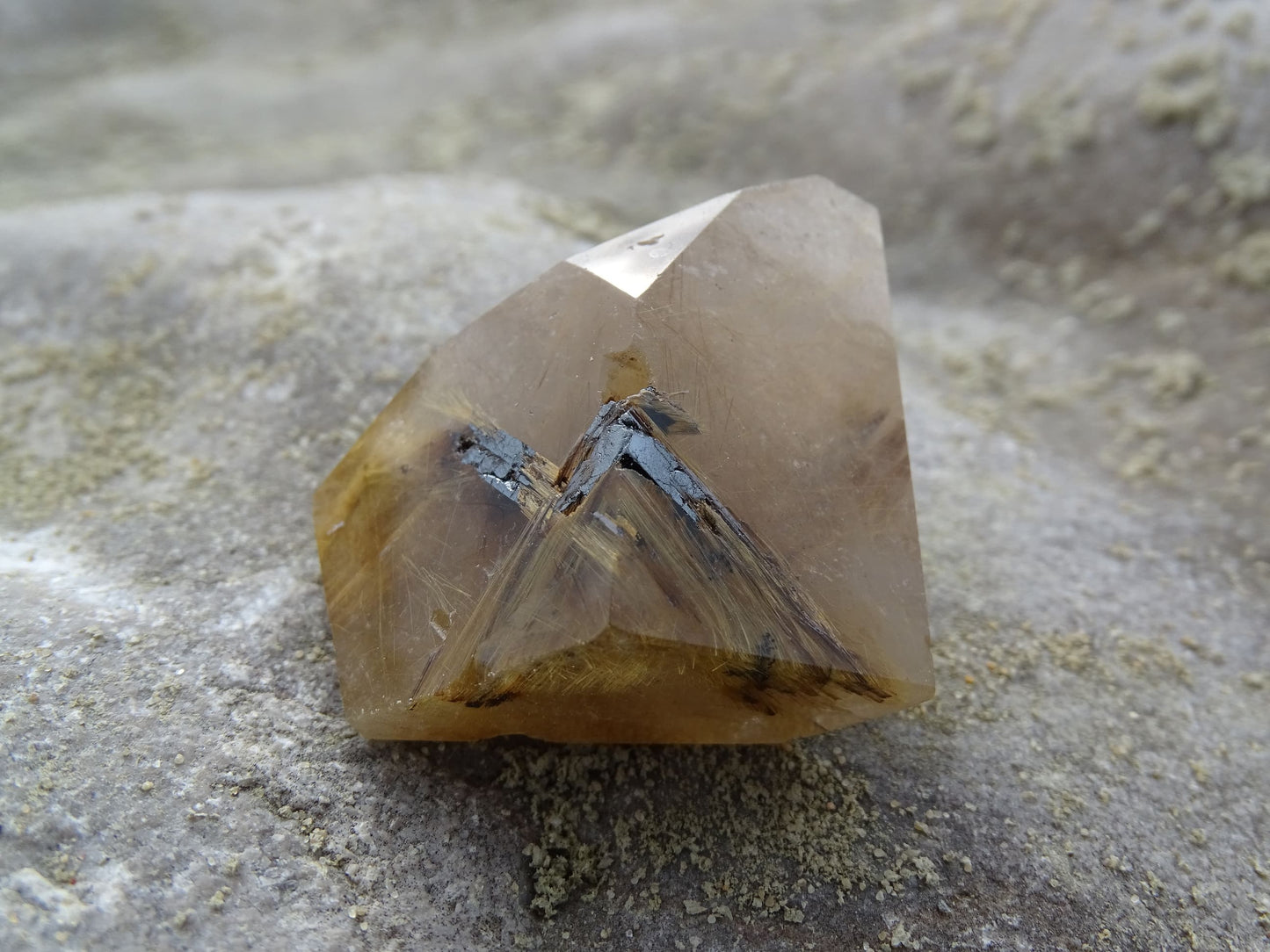 Quartz Rutile Forme Libre - Cristaux - Colibri Minéraux et Bien-être