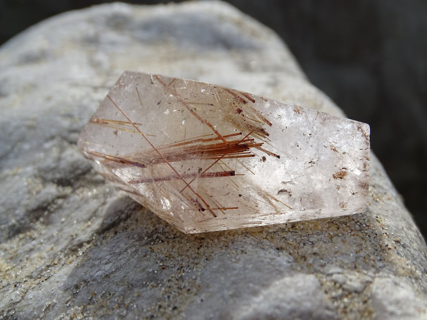 Quartz Rutile Rouge Forme Libre - Cristaux - Colibri Minéraux et Bien-être