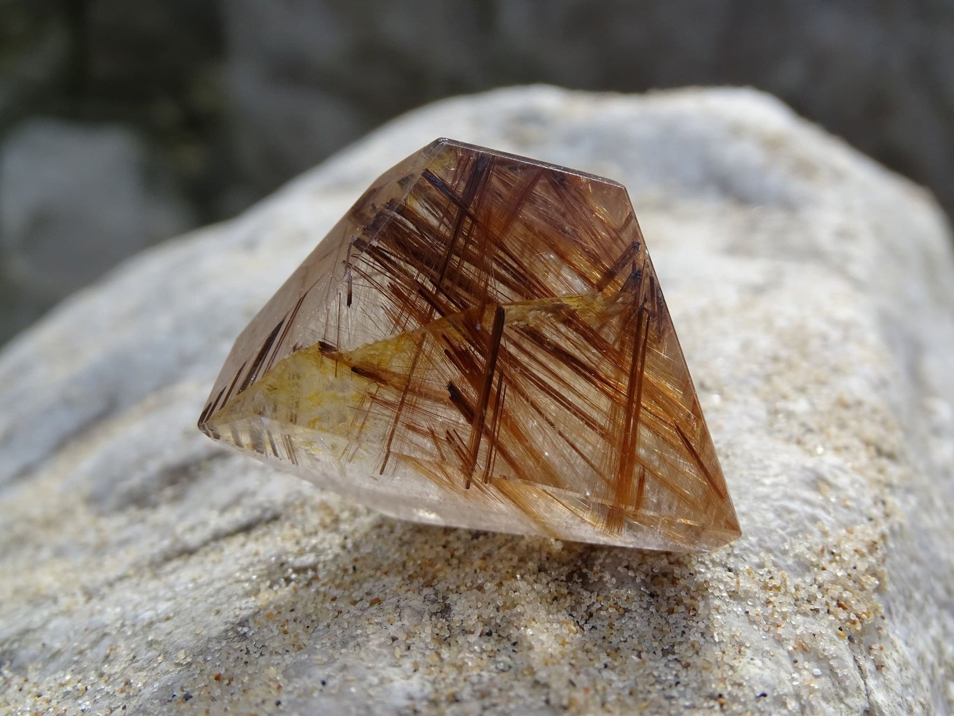 Quartz Rutile Rouge Forme Libre - Cristaux - Colibri Minéraux et Bien-être