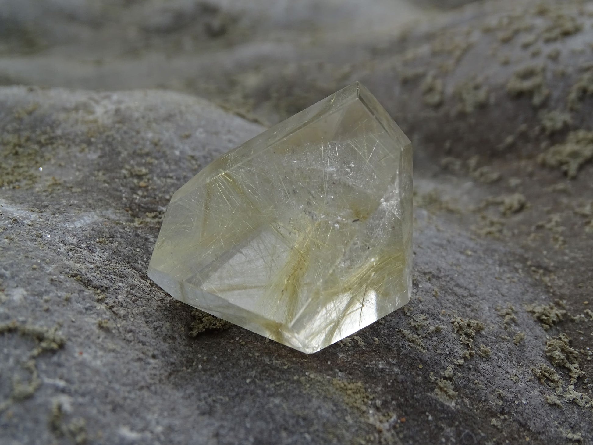 Quartz Rutile Forme Libre - Cristaux - Colibri Minéraux et Bien-être