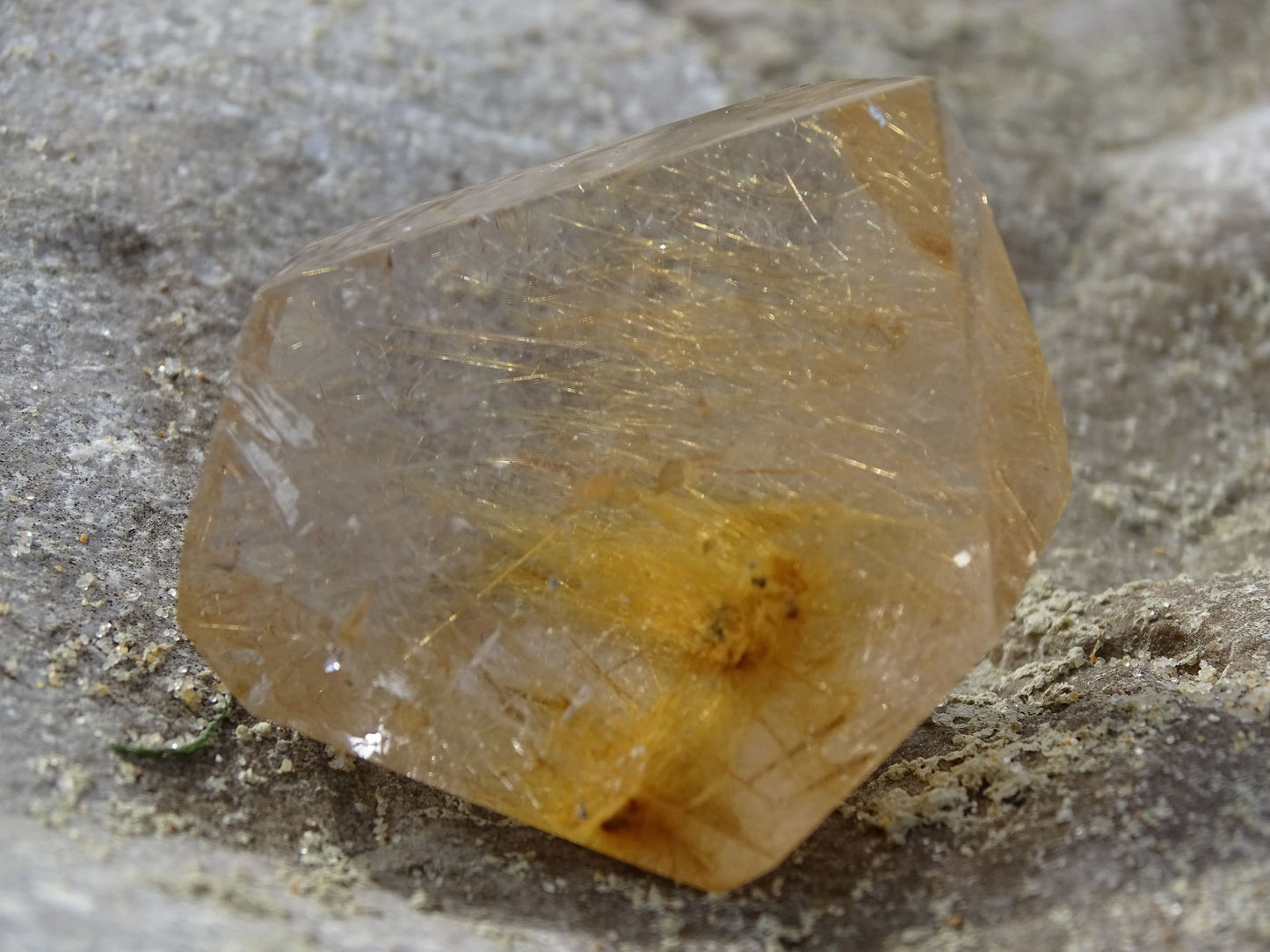 Quartz Rutile Forme Libre - Cristaux - Colibri Minéraux et Bien-être