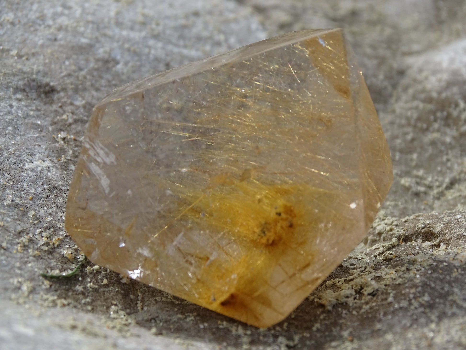 Quartz Rutile Forme Libre - Cristaux - Colibri Minéraux et Bien-être