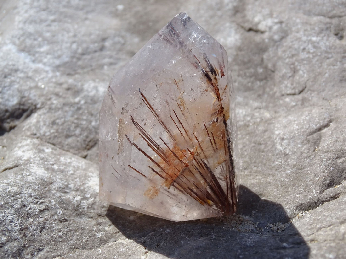 Quartz Rutile Rouge Forme Libre - Cristaux - Colibri Minéraux et Bien-être