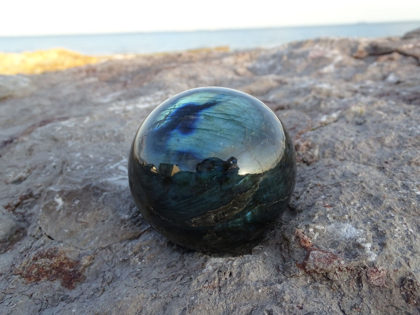 Sphère Labradorite - Pierres - Colibri Minéraux et Bien-être
