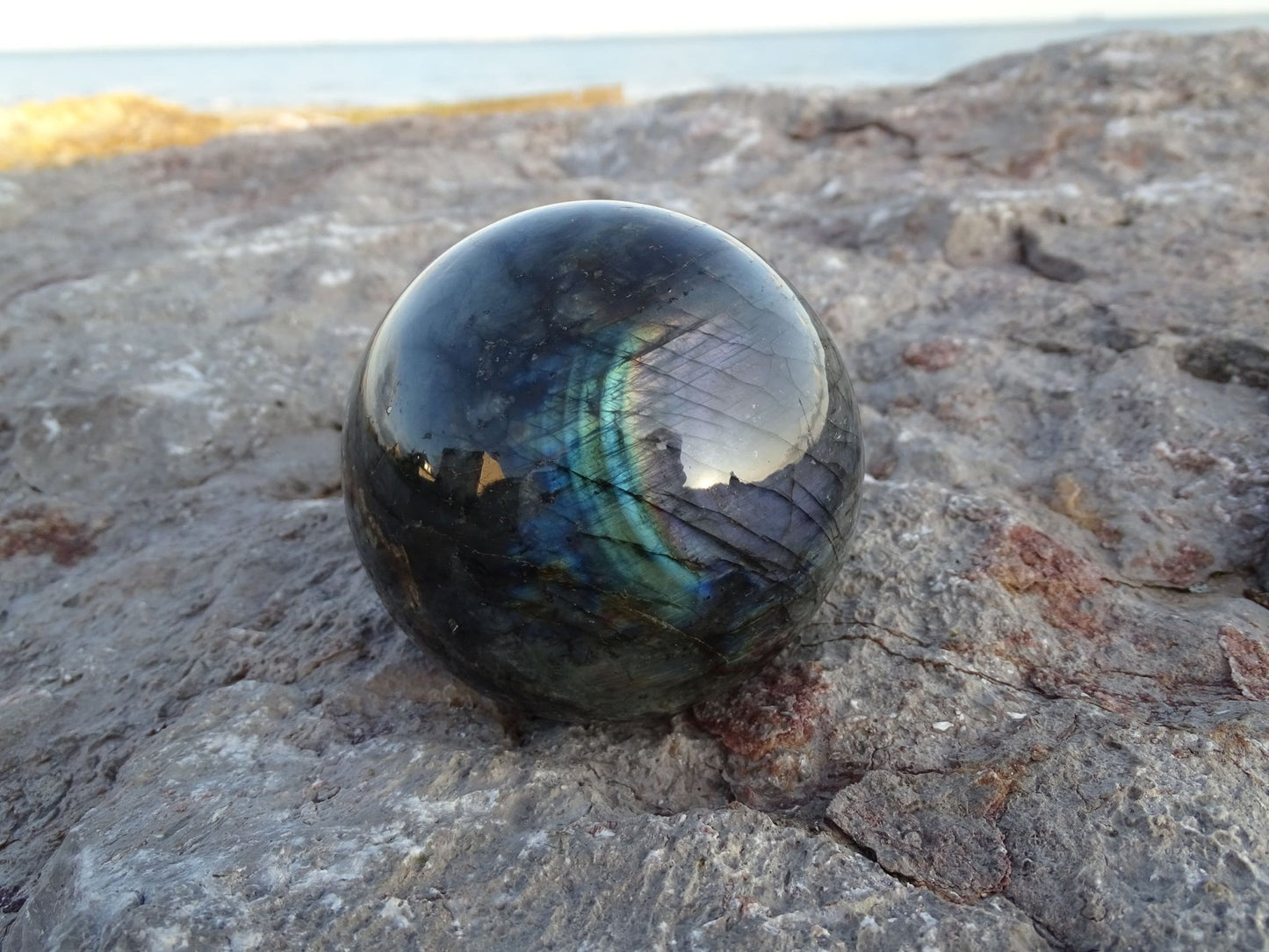 Sphère Labradorite - Pierres - Colibri Minéraux et Bien-être